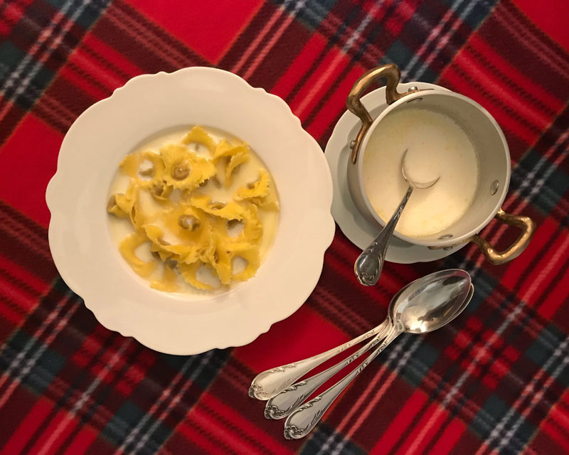 Tortellini fatti in casa alla crema di latte ...